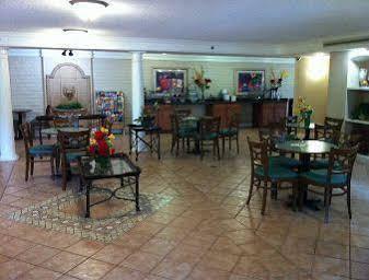 Hotel Super 8 By Wyndham Austell/six Flags