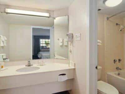 Super 8 By Wyndham Austell/six Flags Hotel