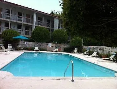 Super 8 By Wyndham Austell/Six Flags 