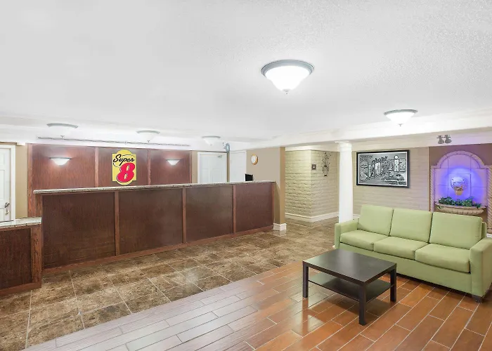 Super 8 By Wyndham Austell/Six Flags