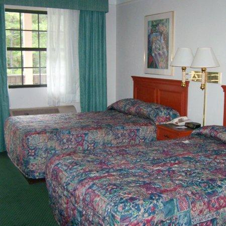 Super 8 By Wyndham Austell/six Flags Hotel 2*
