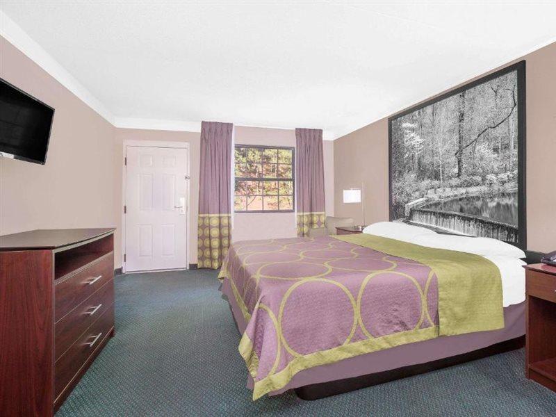 Super 8 By Wyndham Austell/six Flags