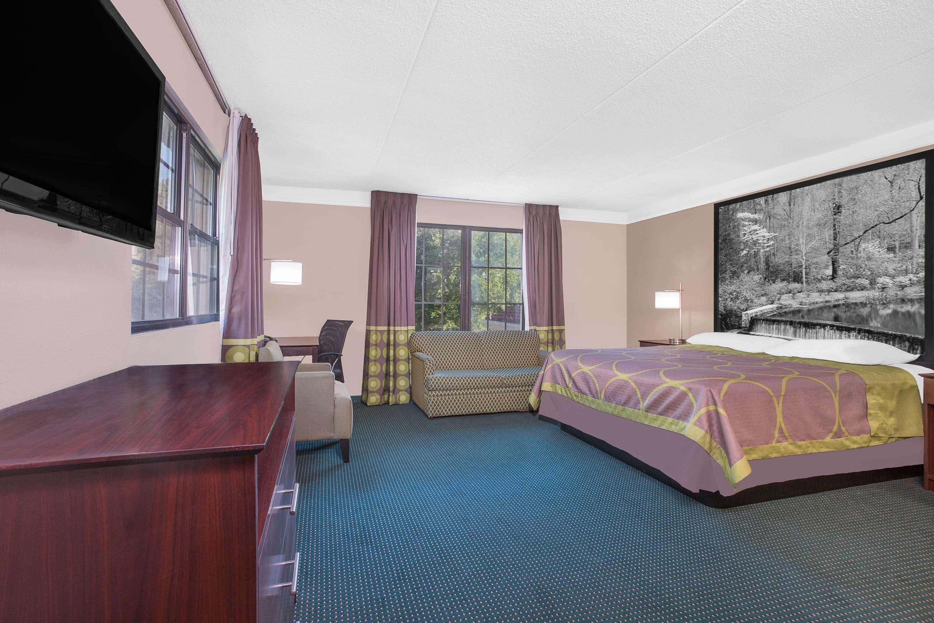 Super 8 By Wyndham Austell/six Flags Hotel