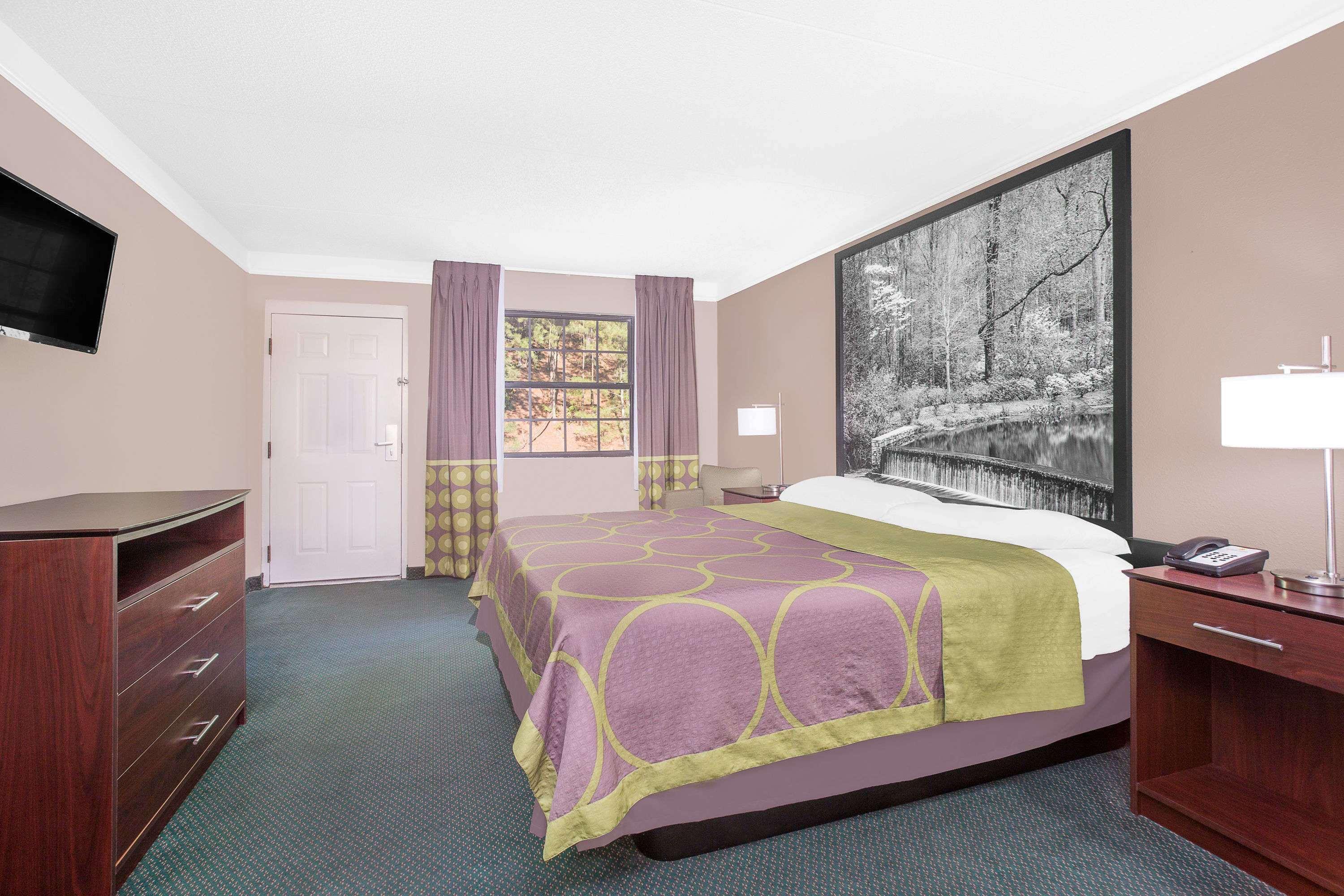 Super 8 By Wyndham Austell/six Flags Hotel 2*