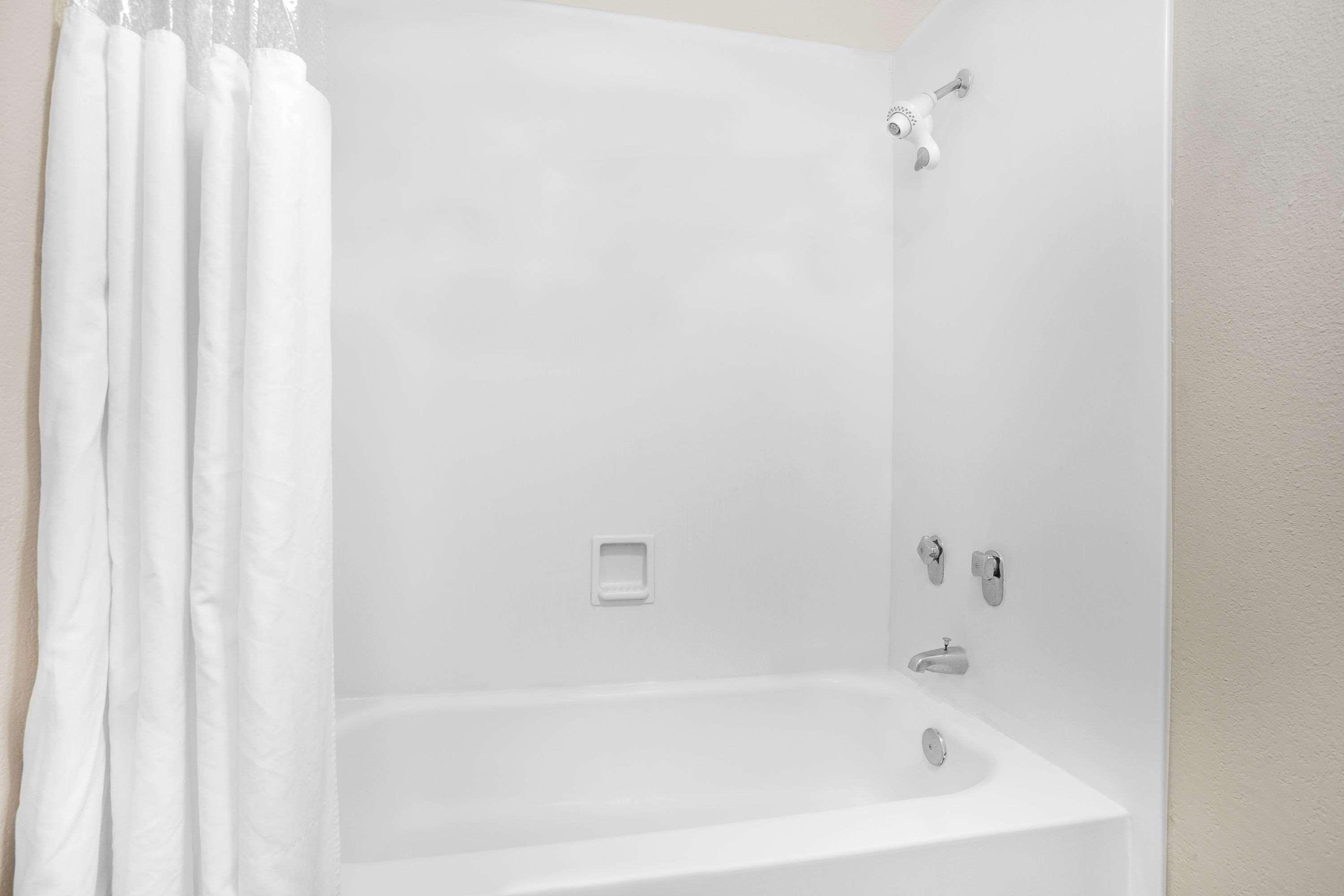 Super 8 By Wyndham Austell/six Flags Hotel