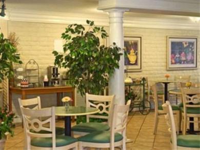 Super 8 By Wyndham Austell/six Flags Hotel 2*